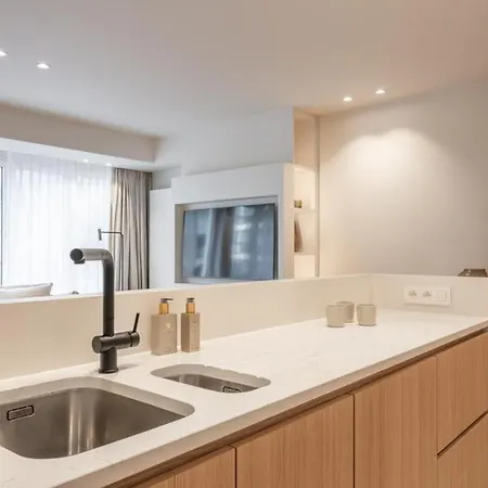 Luxurious Escape By The Sea